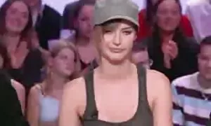 الملابس الداخلية الحمراء من العاهرة الآسيوية افلام سكسيه قصيره كأداة سحر فيديو إباحي 