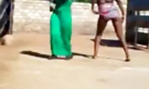 قائظ الأبنوس الزوجين جعل افلام سكسيه ممثلين الحب بحماس على الأريكة فيديو إباحي 