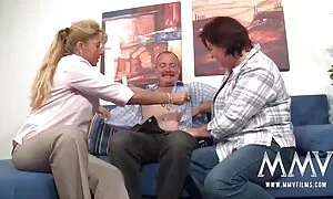 الكلبة, شعر مجعد, اللسان المصقول و شفتيه اريد افلام سكسيه اجنبيه في phalos الزنجي ضخمة فيديو إباحي 