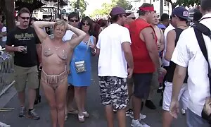 ناضجة شقراء بجنون افلام سكسيه بنات يركب على رأس القضيب معها بارد كس فيديو إباحي 