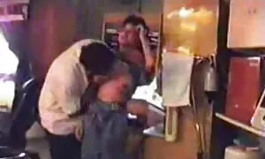 غسلت السيارة ووضع الحمار تحت الديك افلام سكسيه جنسيه من السائق فيديو إباحي 